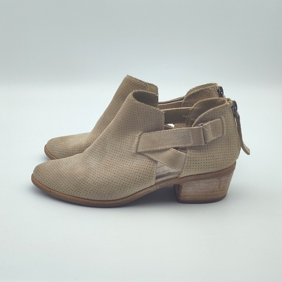 Dolce Vita Western Style Leather Ankle Boots in Taupe Size 6 - Picture 3 of 11